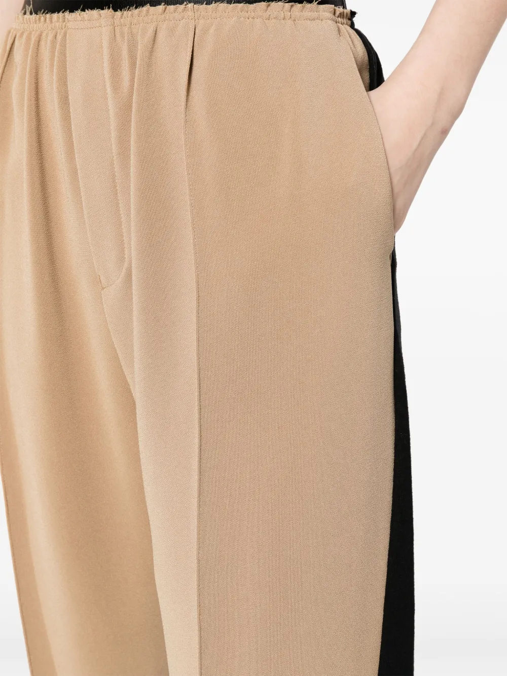 Undercover Broek met elastische taille en vlakken Beige