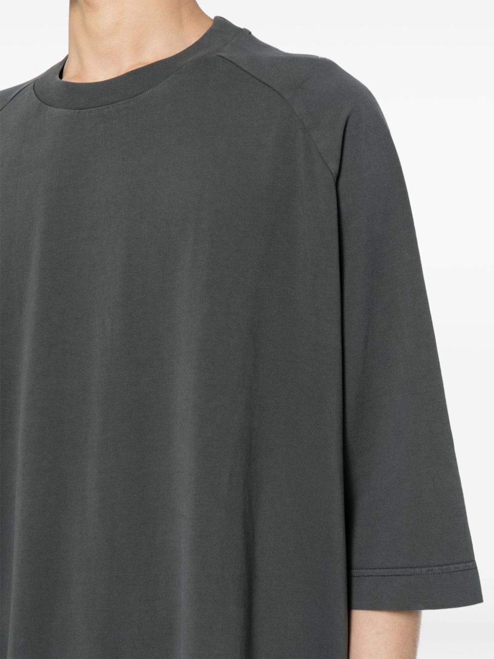 Shop Casey Casey Raglan-sleeve Cotton T-shirt In Grey
