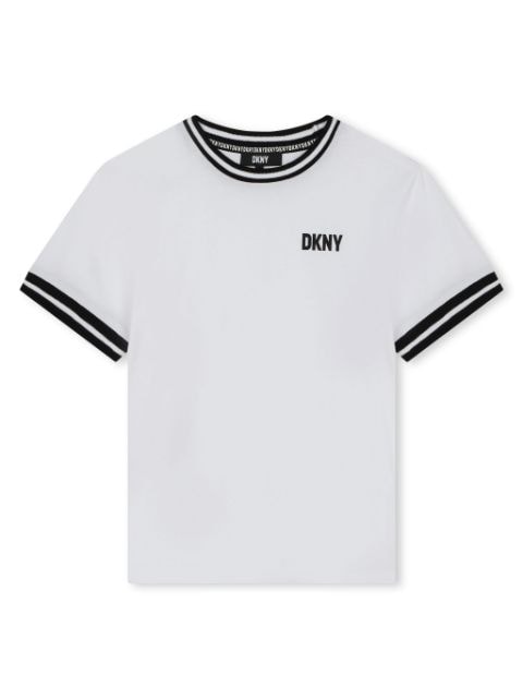 Dkny Kids تيشيرت قطن عضوي بطبعة شعار الماركة