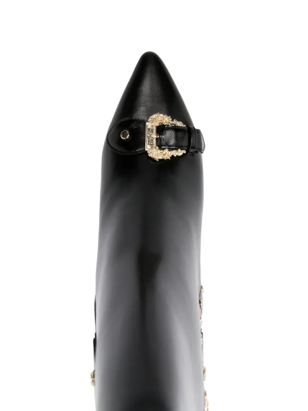 VERSACE JEANS エコレザー バロック バックル アンクルブーツ Versace Jeans Coutureのブラック Sophie Baroque バックル