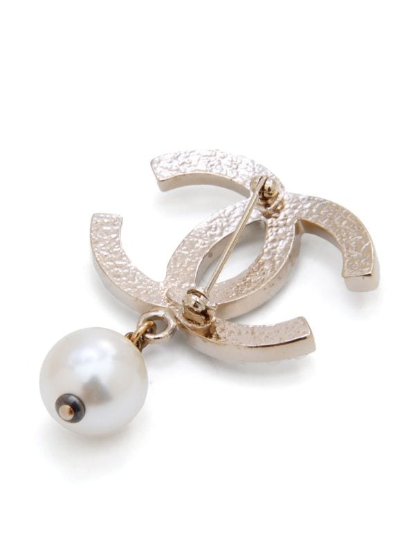 CHANEL CC Brooch in Gilded Metal set with Pearls at 1stDibs
