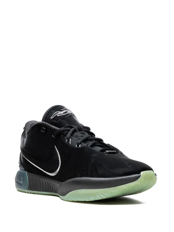 Nike LeBron 21 