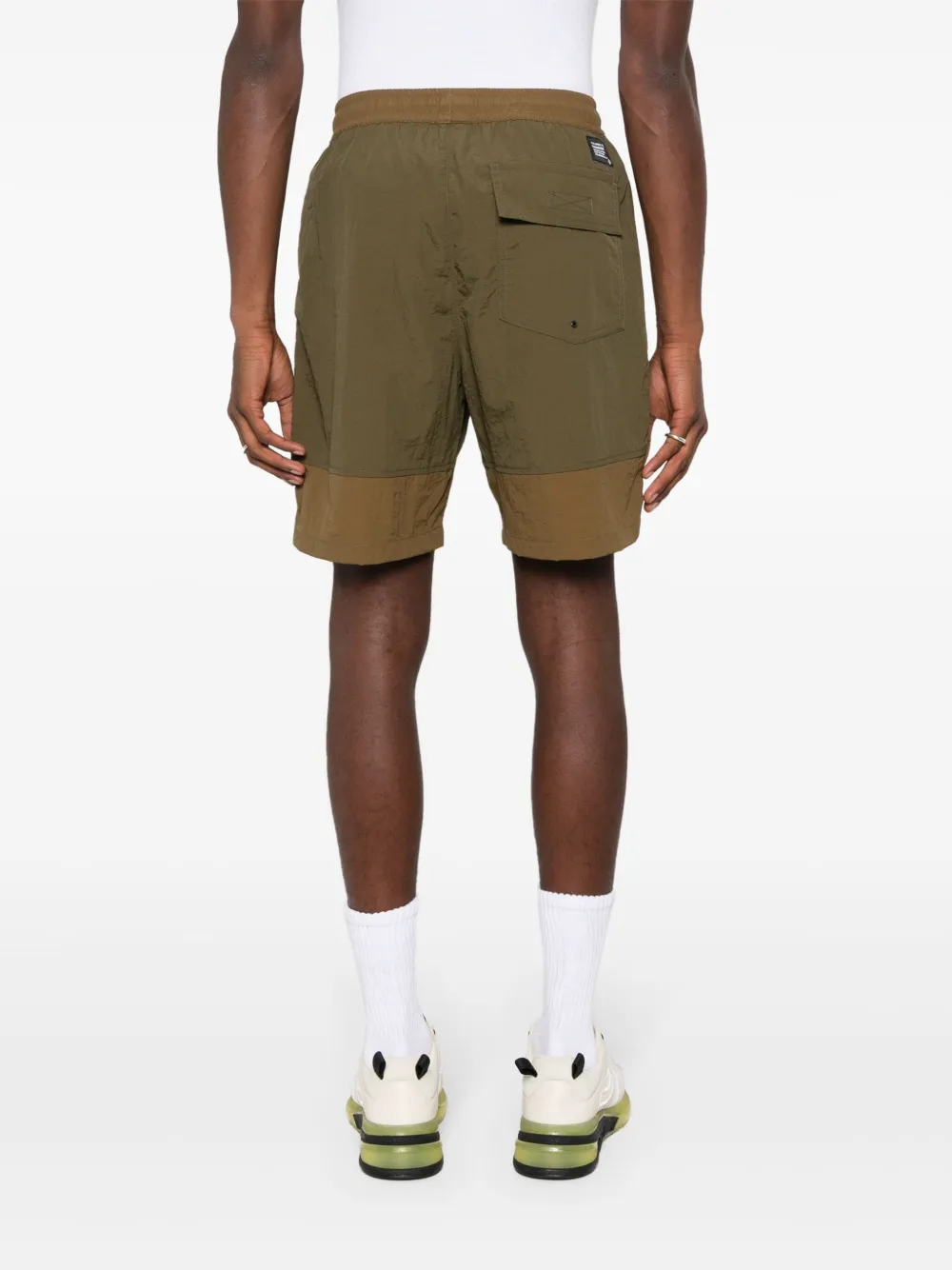 Neighborhood Tweekleurige shorts met logoprint Groen