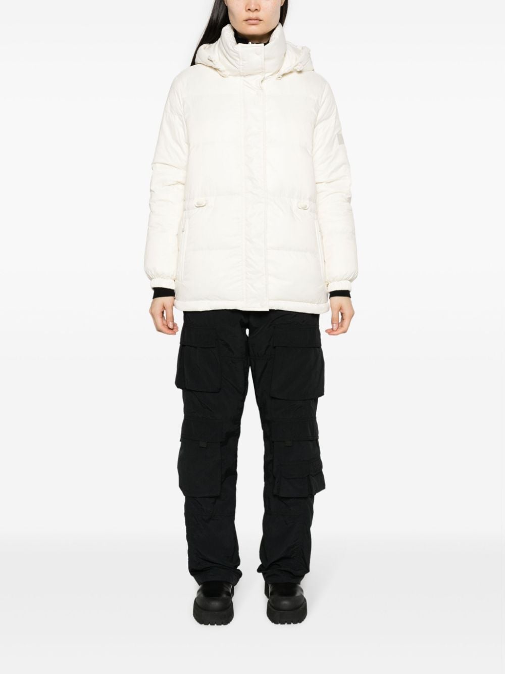 Yves Salomon logo-patch hooded padded jacket - Wit