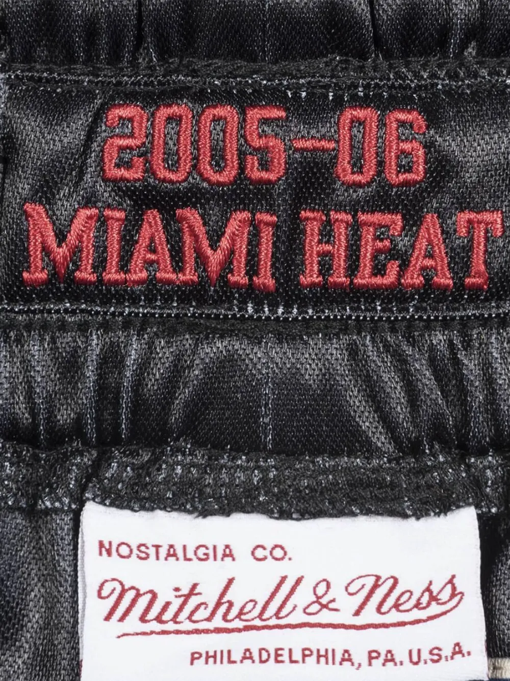 Mitchell & Ness "NBA Miami Heat 05-06" basketbalshorts Zwart