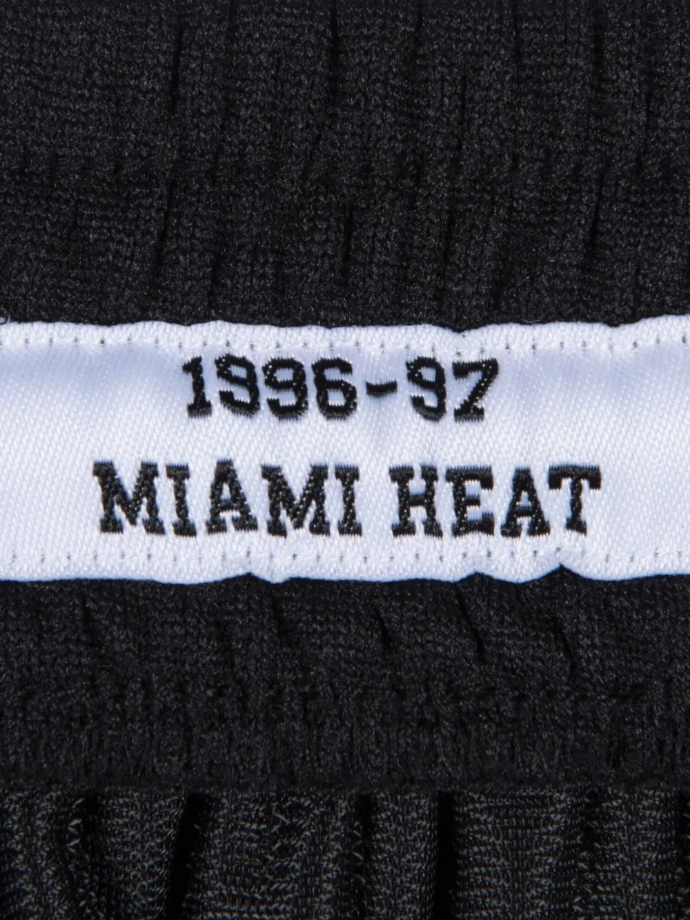 Mitchell & Ness Miami Heat 96-97 shorts Zwart