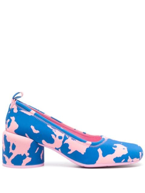 Camper Niki Pumps mit abstraktem Print