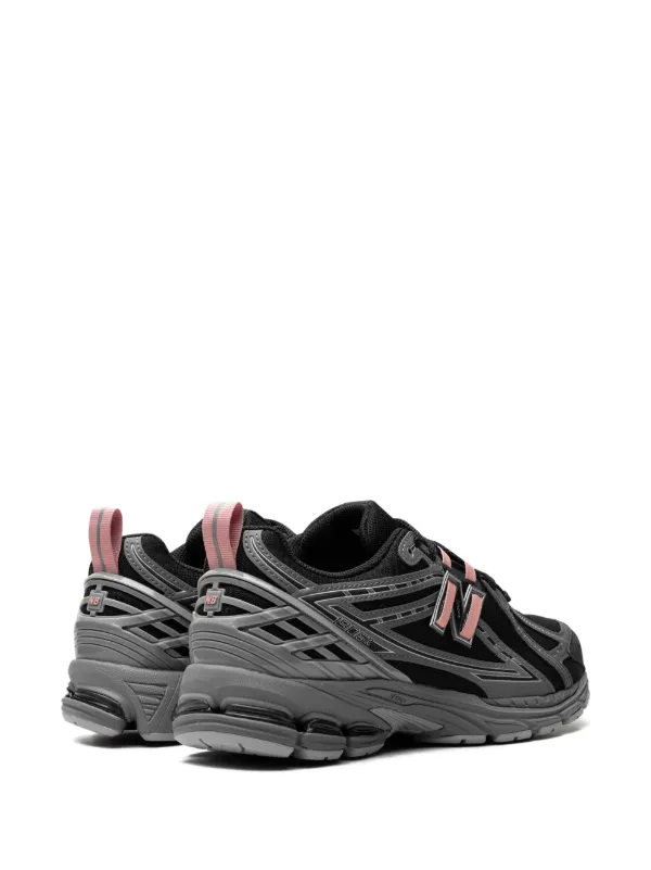 New Balance 1906R “Black／Pink” スニーカー | ブラック | FARFETCH JP
