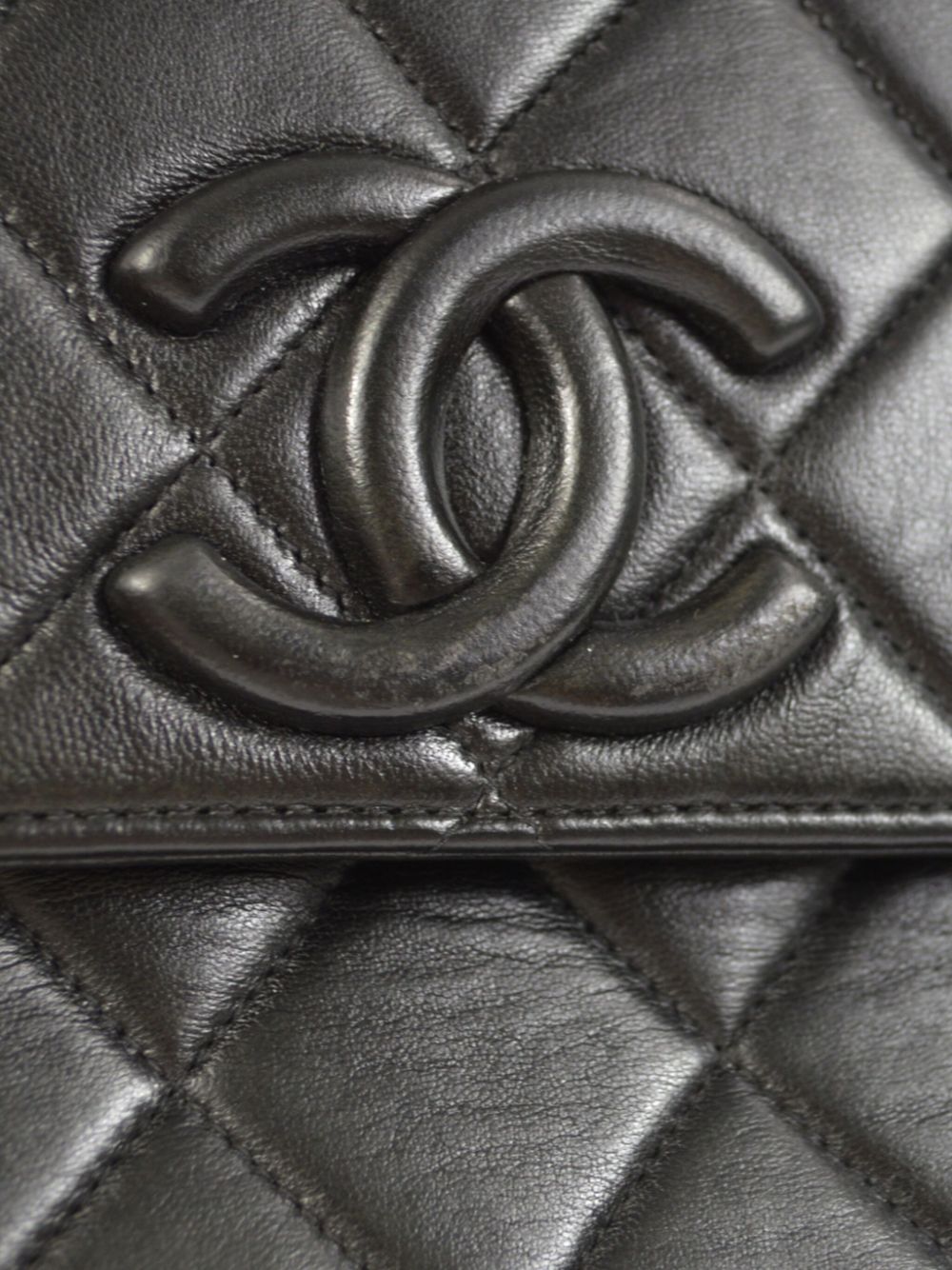 CHANEL Pre-Owned 1995 CC diamond-quilted crossbody bag WOMEN