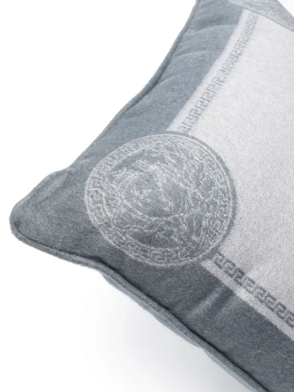 VERSACE クッション グレー Versace Icon クッション 60cm x 60cm | グレー | FARFETCH JP