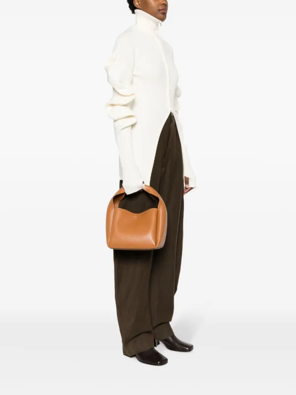 ◆完売間近!◆関送込【TOTEME】Hammeredレザー*バケットバッグ TOTEME バケットバッグ｜トゥモローランド 公式通販