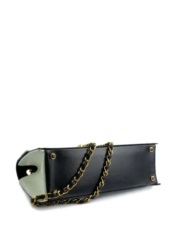 ファッションシーンで話題のこれから流行るブランド12選 CHANEL Black | Bag Shoulder diamond-quilted 1989 Pre-Owned バッグ