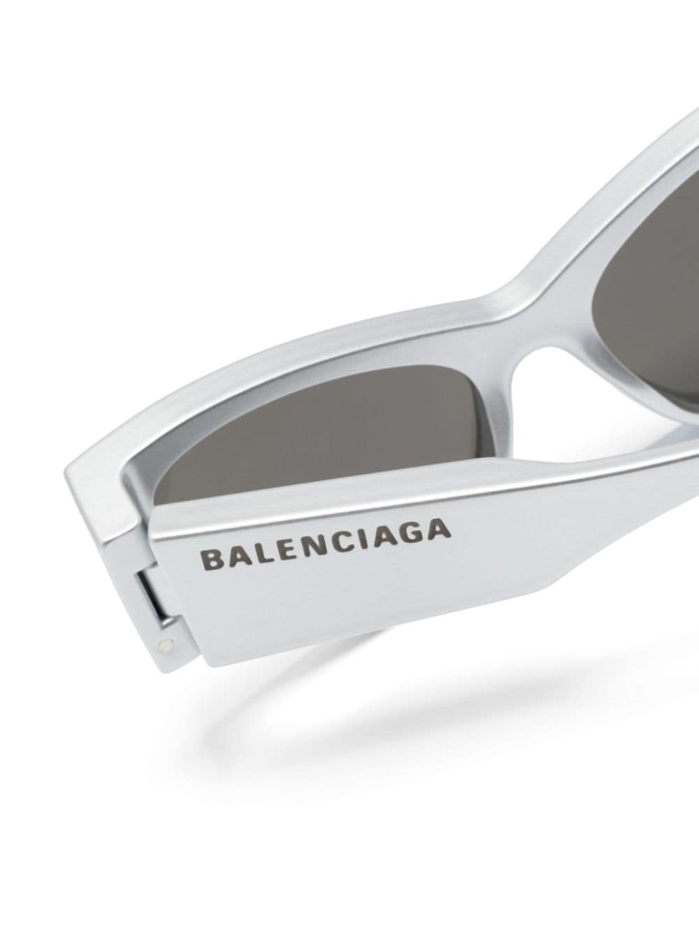 Balenciaga Eyewear BB0300S zonnebril met cat-eye montuur Zilver