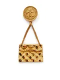 CHANEL Pre-Owned 1995 Classic Flap brooch - Gold