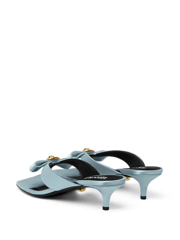 VERSACE ジャンニ リボンミュール 45mm Versace 45mm Gianni Bow Sandals | Blue | FARFETCH