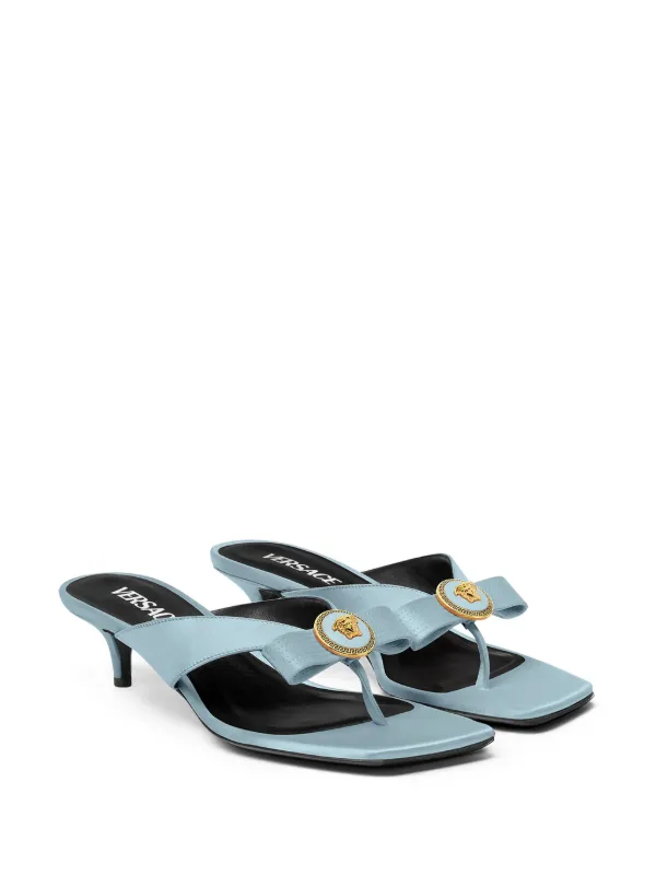VERSACE ジャンニ リボンミュール 45mm Versace 45mm Gianni Bow Sandals | Blue | FARFETCH