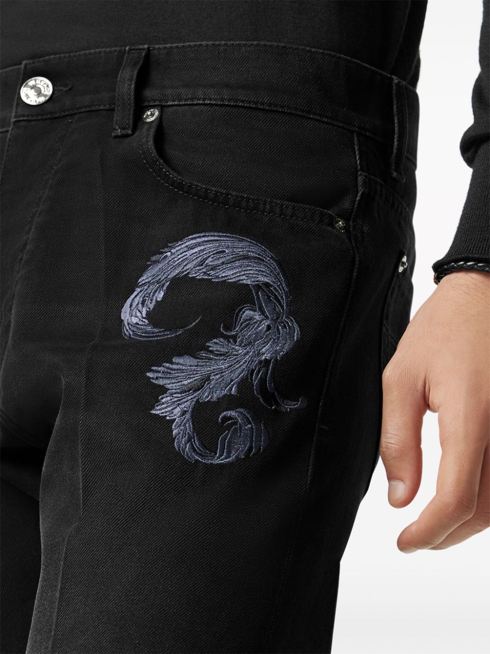 Versace Straight mid-waist jeans met barok borduurwerk Zwart