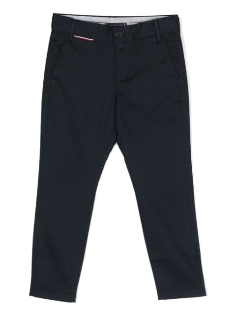 Tommy Hilfiger Junior pantalones chinos con logo bordado
