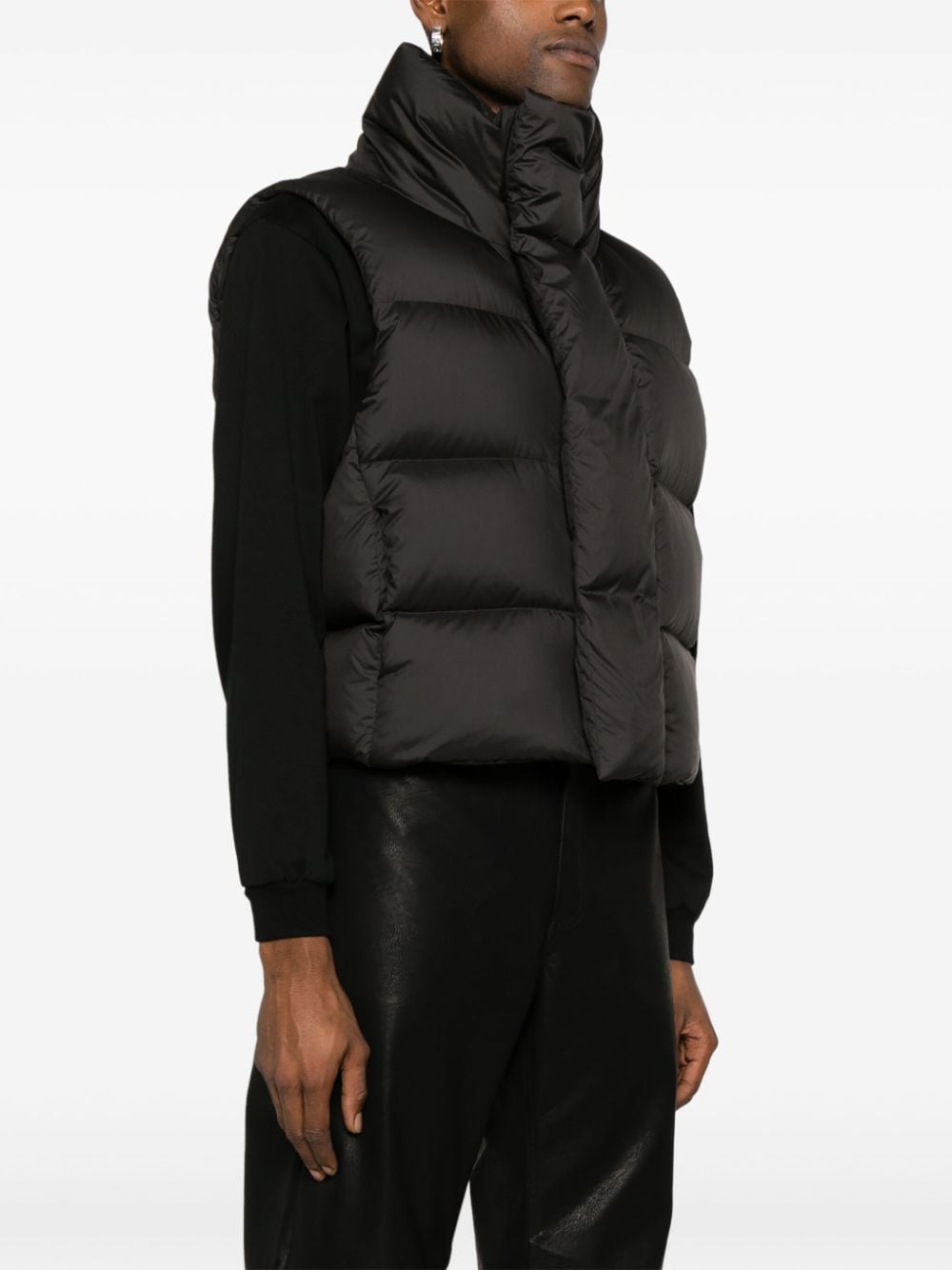 Shop Entire Studios Padded Quilted Down Gilet In Schwarz