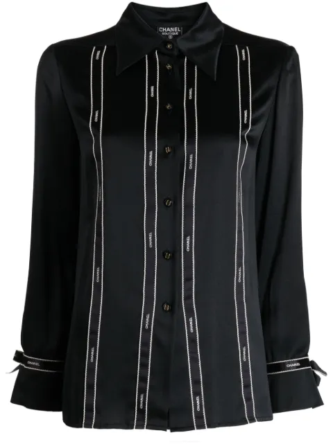 CHANEL Pre-Owned camisa de seda con cinta del logo 1994