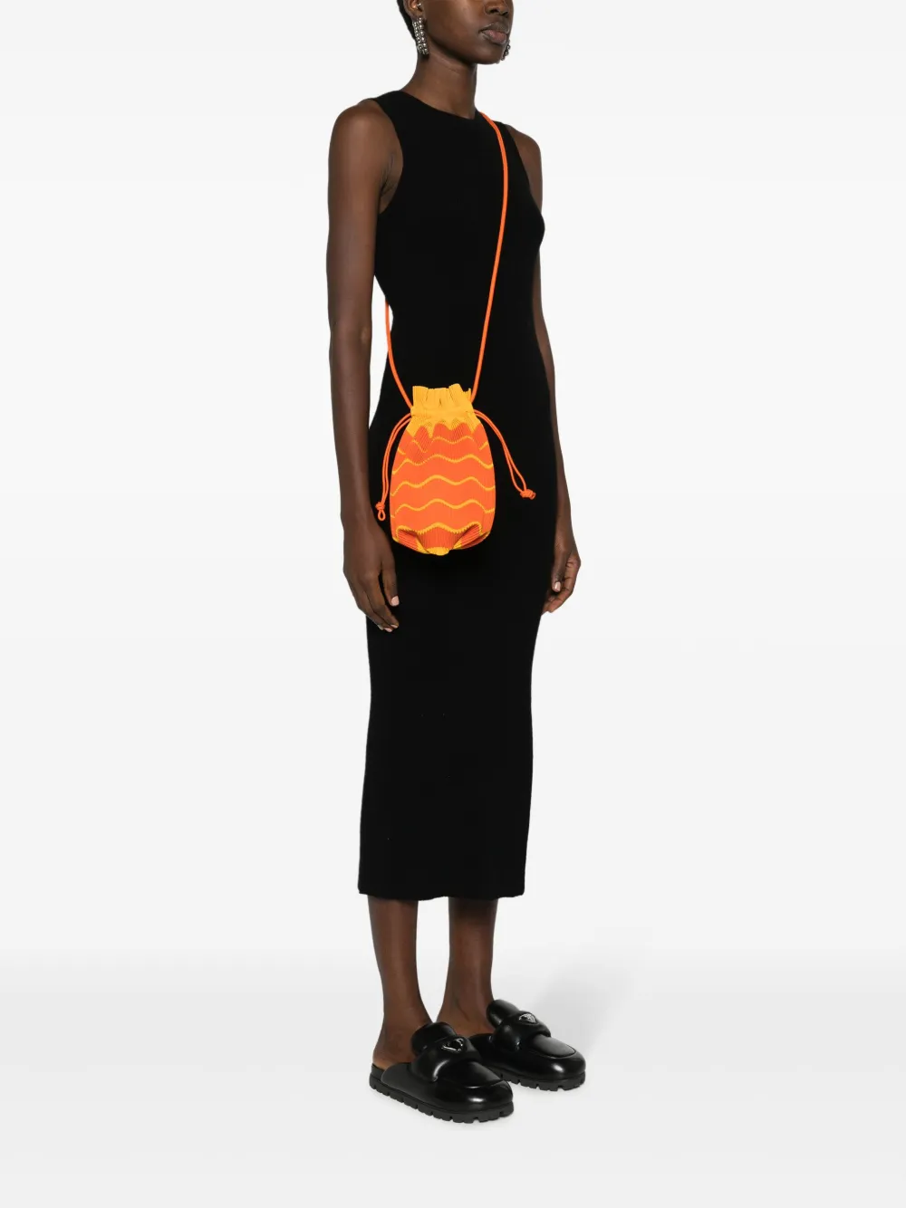 Pleats Please Issey Miyake Tropical Pleats panelled bucket bag - Oranje