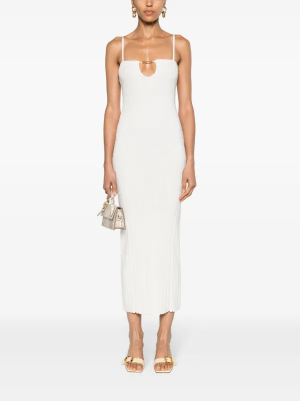 【JACQUEMUS】ジャックムス Sierra リブニット ミディドレス Jacquemus Sierra Ribbed Midi Dress | White | FARFETCH