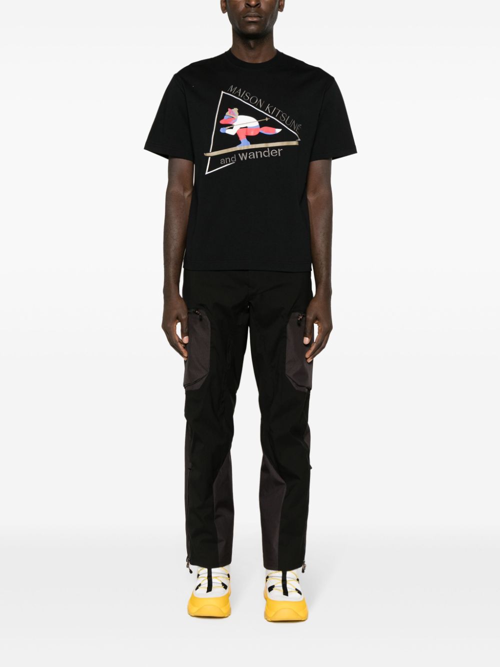 Maison Kitsuné x And Wander T-shirt met print - Zwart