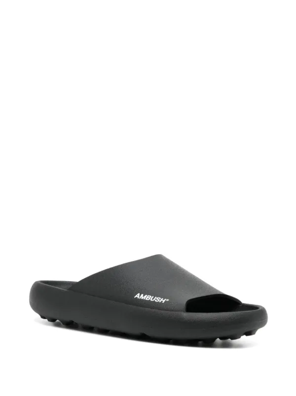AMBUSH ロゴ サンダル | ブラック | FARFETCH JP