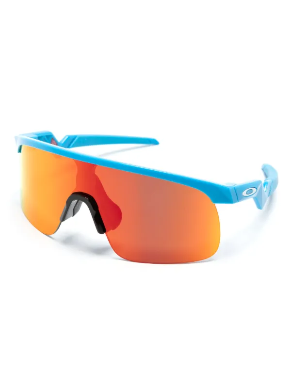 OAKLEY オークリー KID Resistor シールドフレーム サングラス OAKLEY KID Resistor シールドフレーム サングラス | ブルー | FARFETCH JP