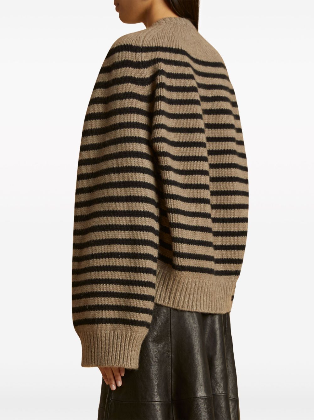 Shop Khaite The Nalani Cashmere Jumper In Braun