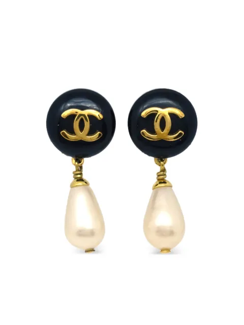 CHANEL Pre-Owned серьги-клипсы с логотипом CC и искусственным жемчугом (1995 год)