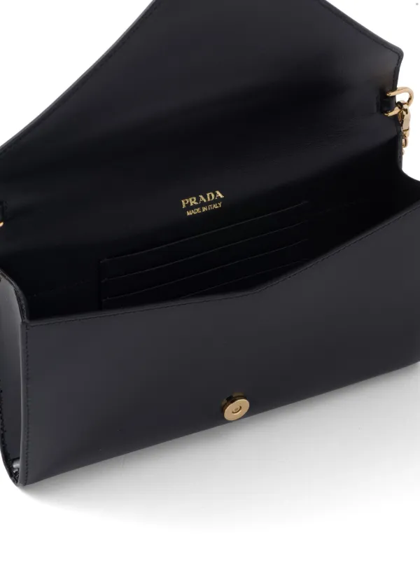 バッグ PRADA PATENT LEATHER FLAP HAND BAG Prada patent-leather Envelope Bag | Black | FARFETCH