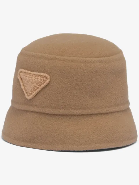 Prada gorro de pescador con logo triangular