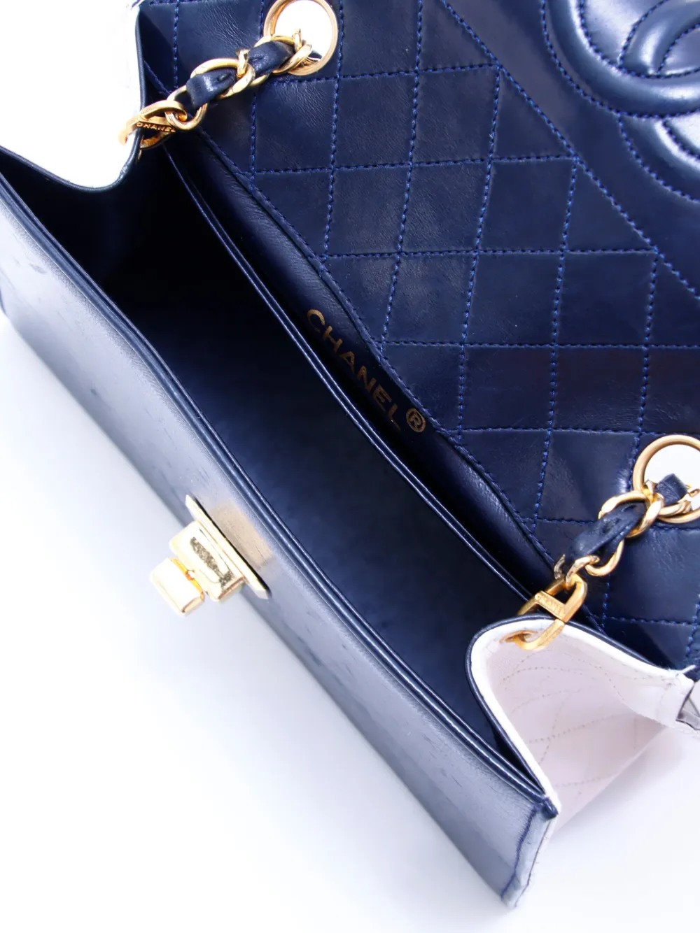 Pre-owned Chanel 1989-1991 Diamond-quilted Shoulder Bag In Blue