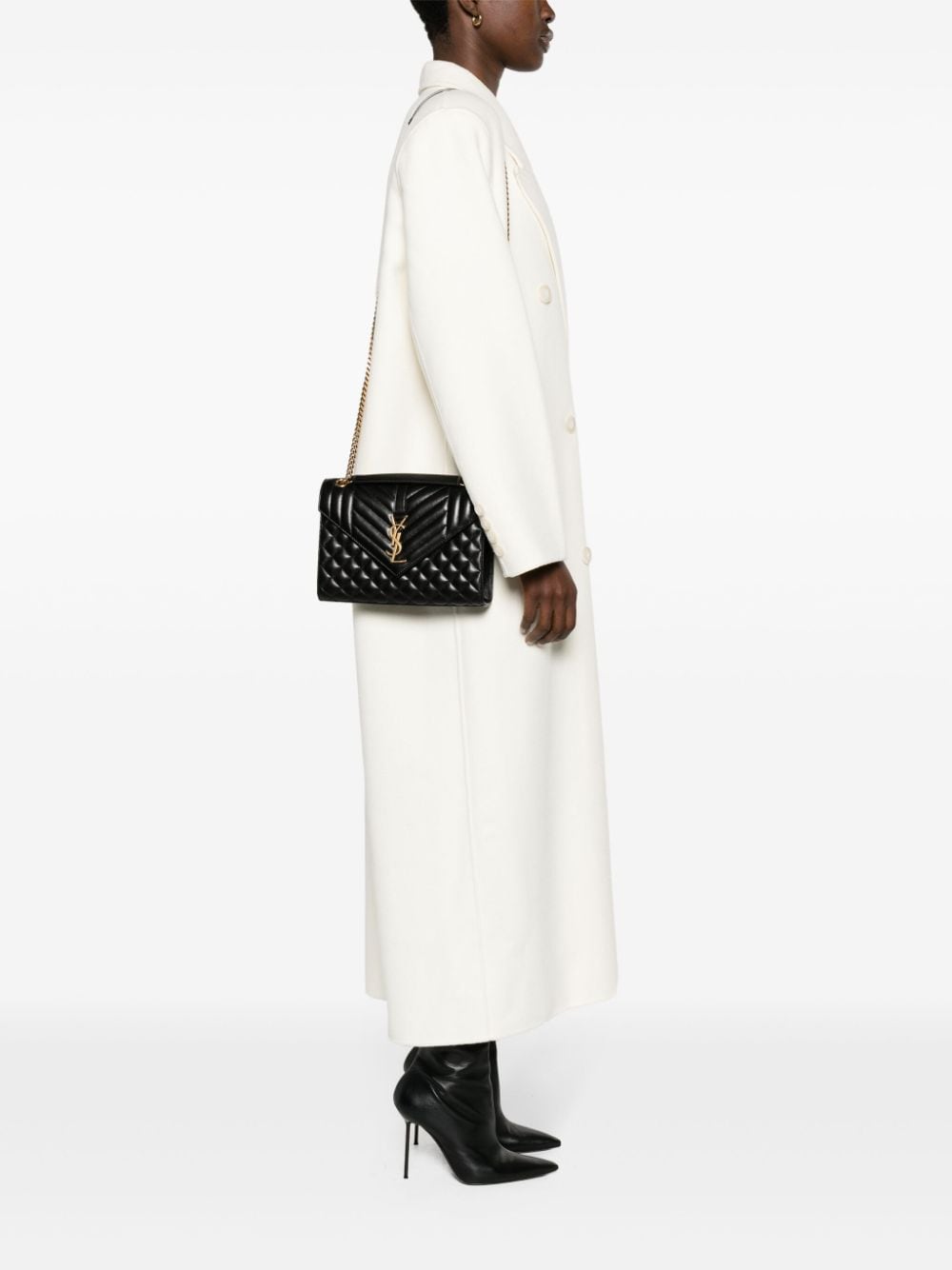 Shop Saint Laurent Medium Envelope Leather Shoulder Bag In Schwarz