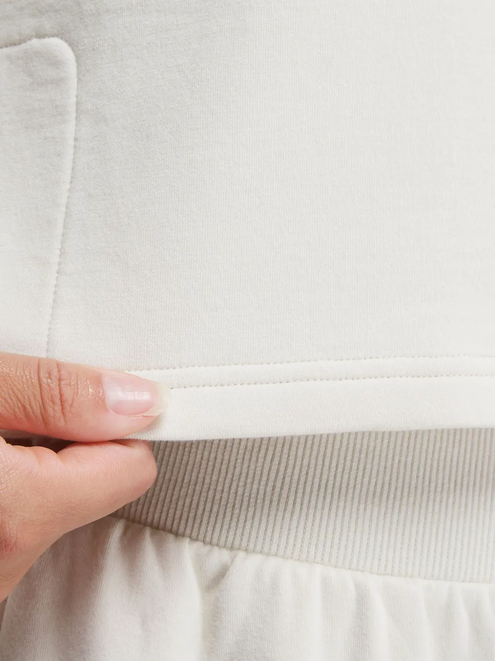 Reebok Cropped sweater Beige