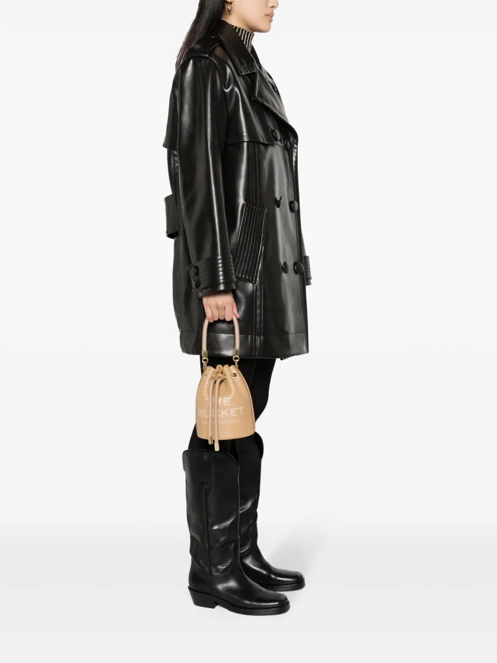 Marc Jacobs logo-print leather bucket bag - Bruin