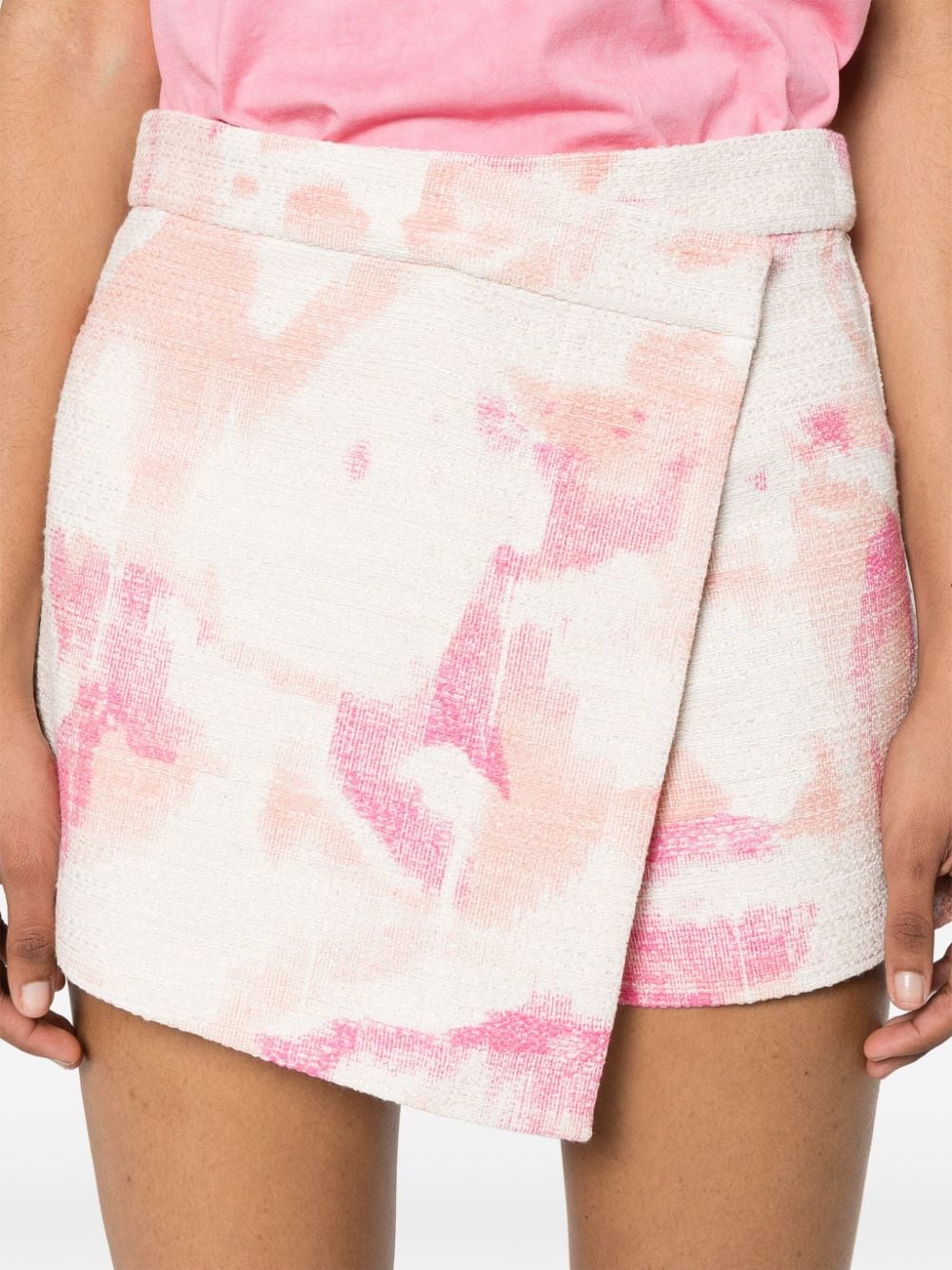 Shop Msgm Abstract-pattern Tweed Skorts In Weiss