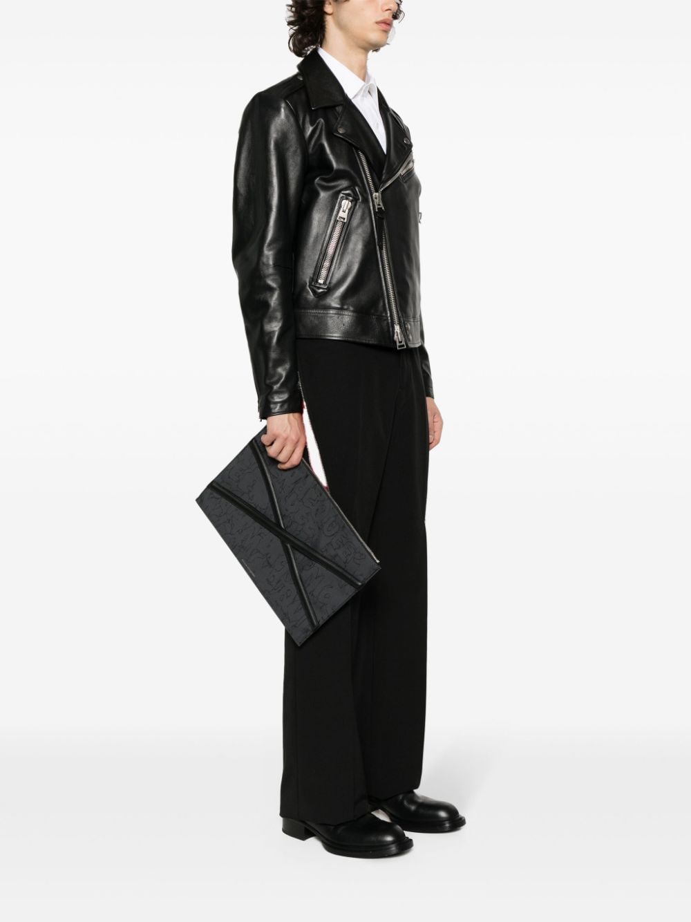 Shop Alexander Mcqueen The Harness Zipped Clutch In Schwarz