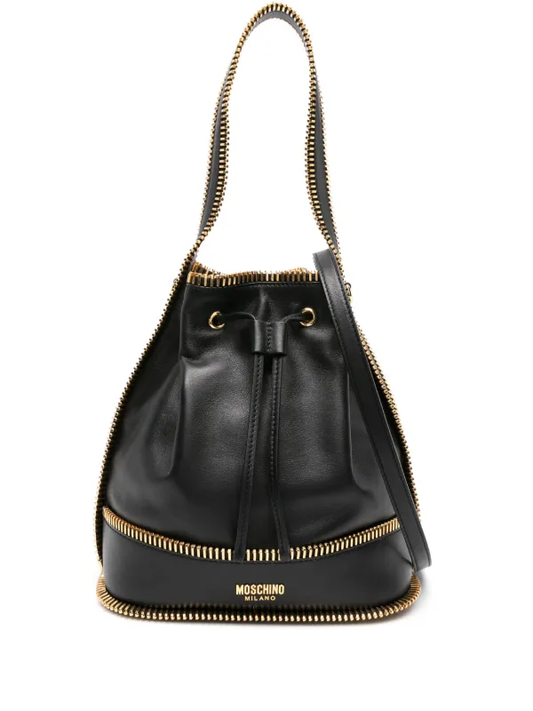 Bucket bag with zip clearance