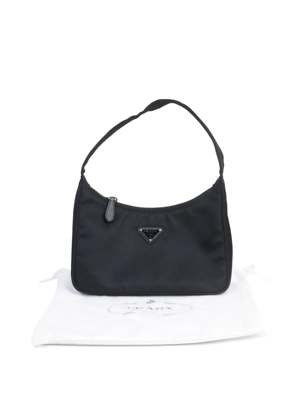 37 изображений Мини-сумка Prada Re-Edition 2000 с вышивкой синяя