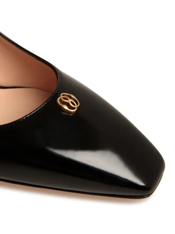 Bally Emblemプレート レザーパンプス | ブラック | FARFETCH JP
