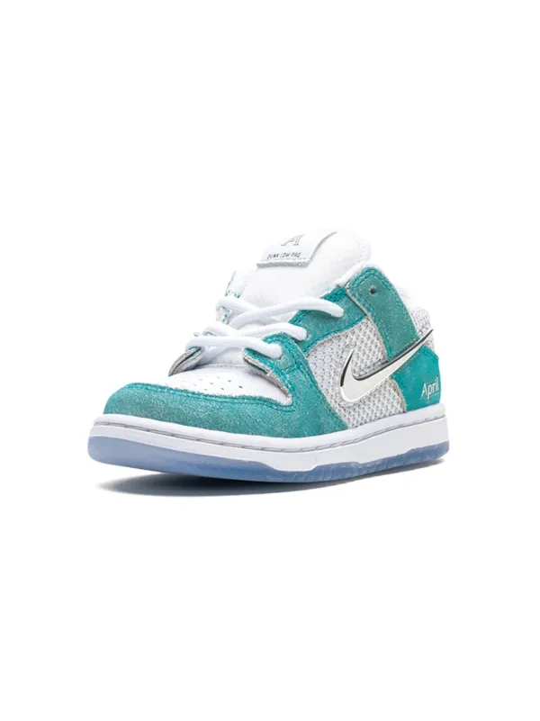 靴 April NIKE SB DUNK LOW 27cm April Skateboards x Nike SB Dunk Low – YankeeKicks Online