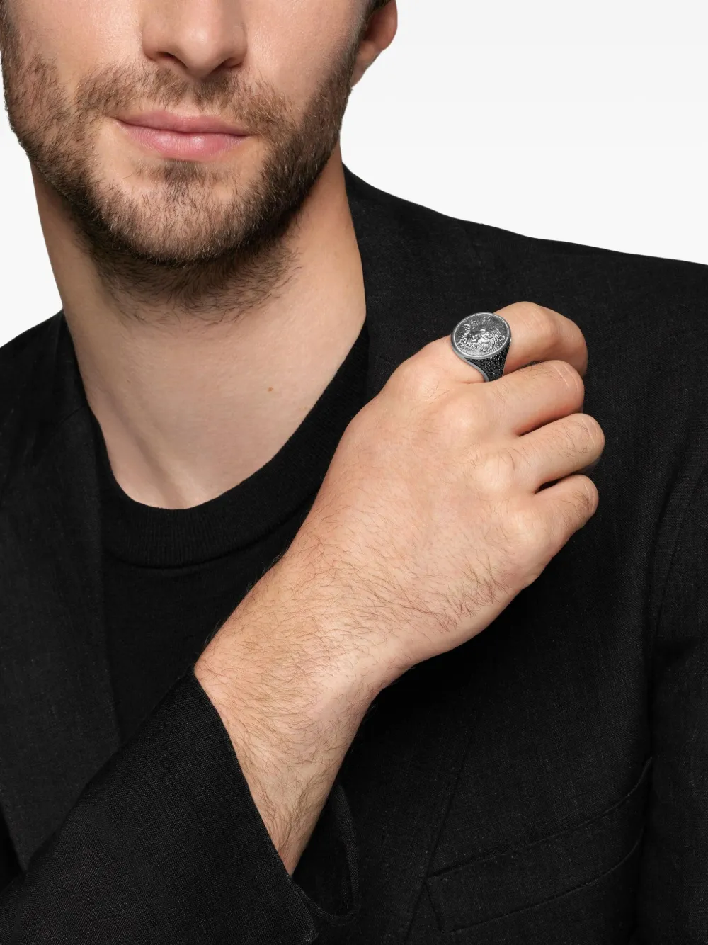 David Yurman Anello a sigillo Petrvs Wolf in argento sterling con diamanti (21,5mm) | Image 2