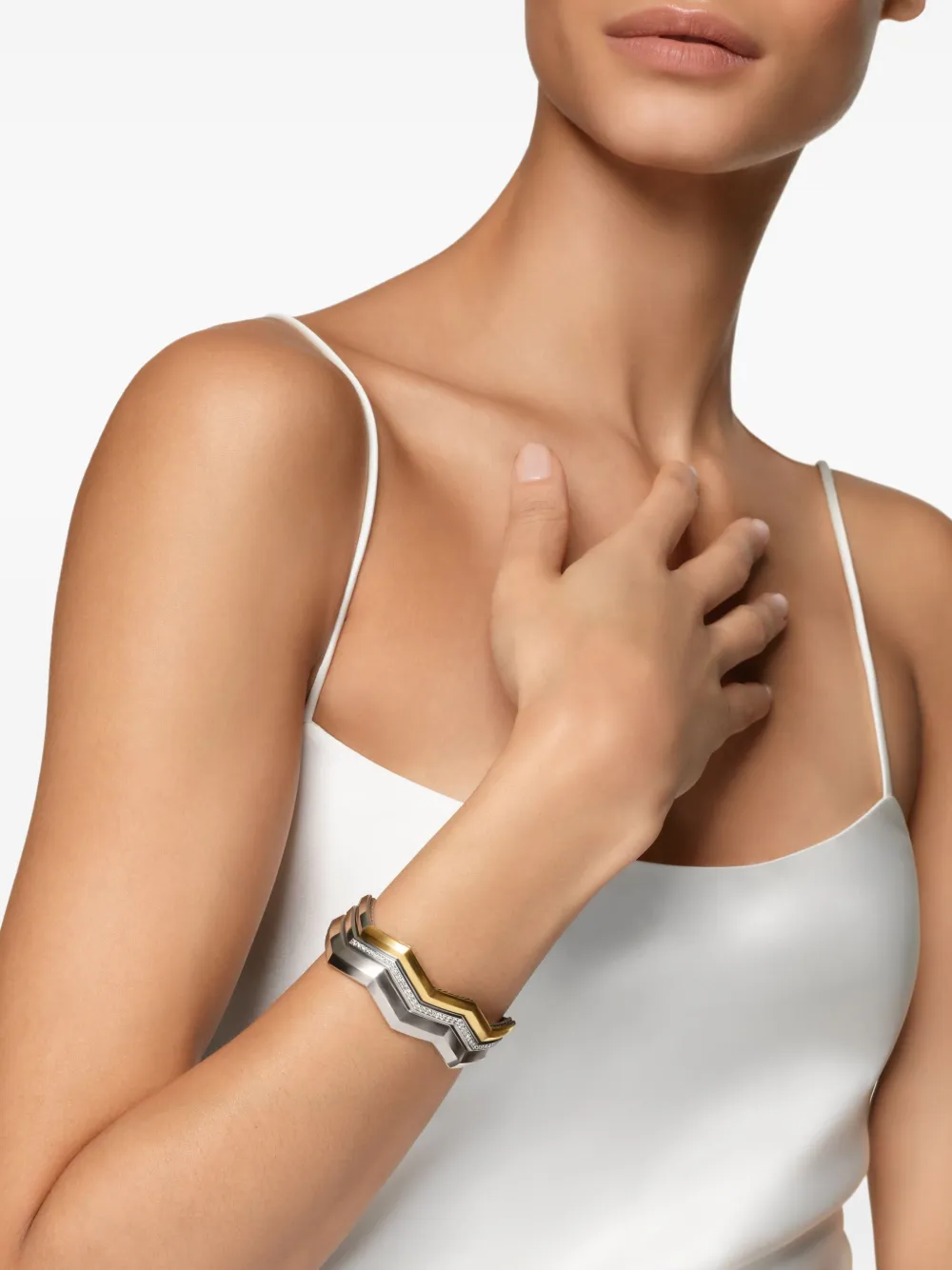 David Yurman brazalete Zig Zag Stax™ Three Row en oro amarillo de 18kt y plata de ley con diamantes de 17.4mm | Image 2