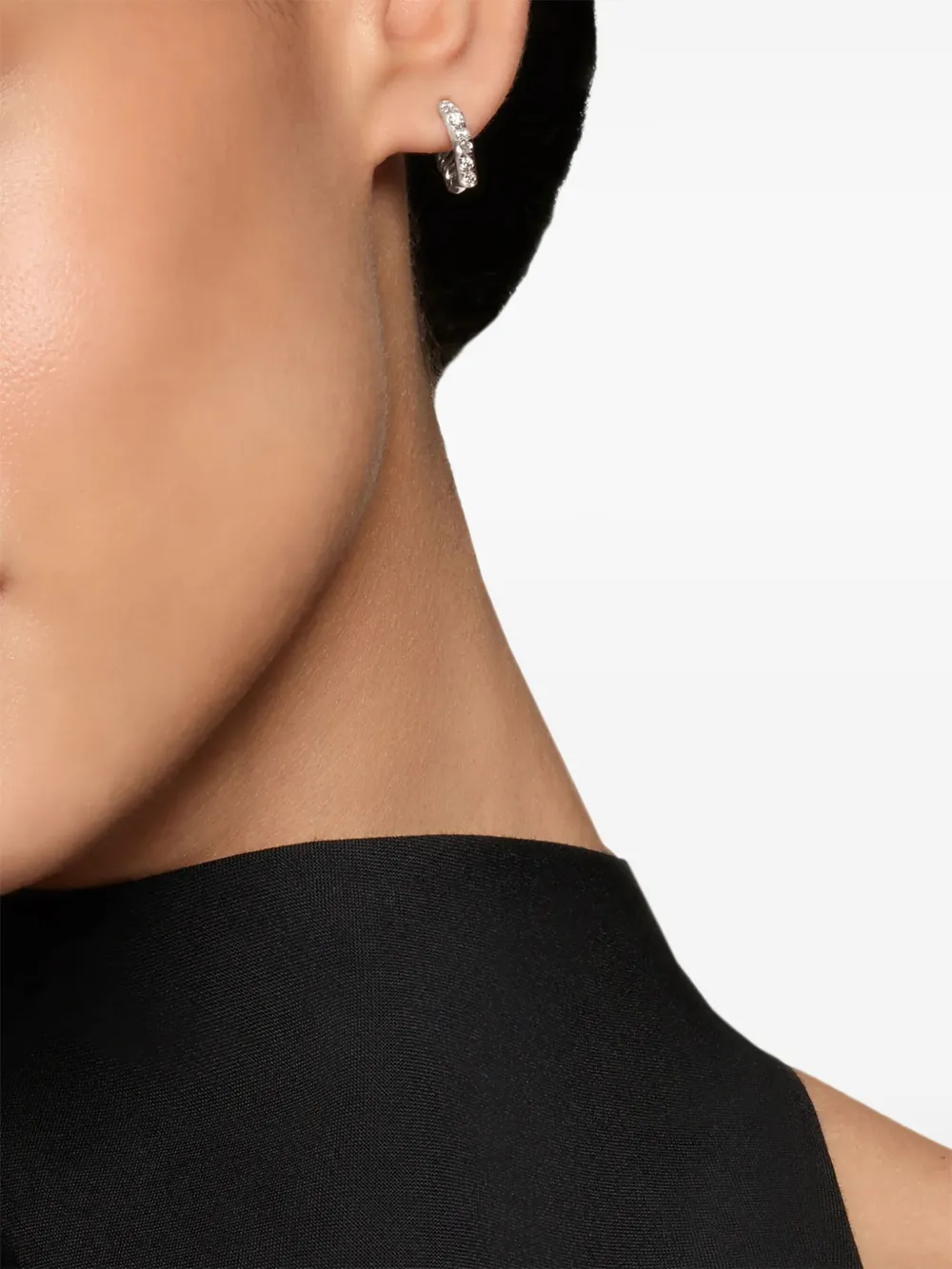 David Yurman arracadas estilo huggie Zig Zag Stax en plata de ley con diamantes de 13mm | Image 2