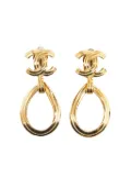 CHANEL Pre-Owned 1900s CC drop clip-on earrings - Gold