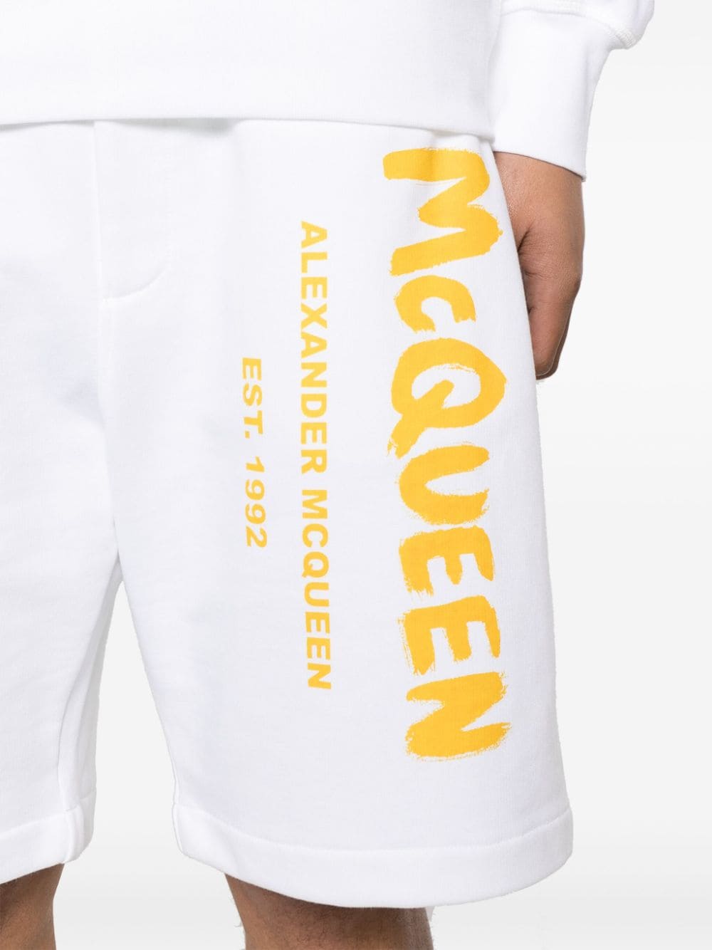 Shop Alexander Mcqueen Logo-print Cotton Shorts In Weiss