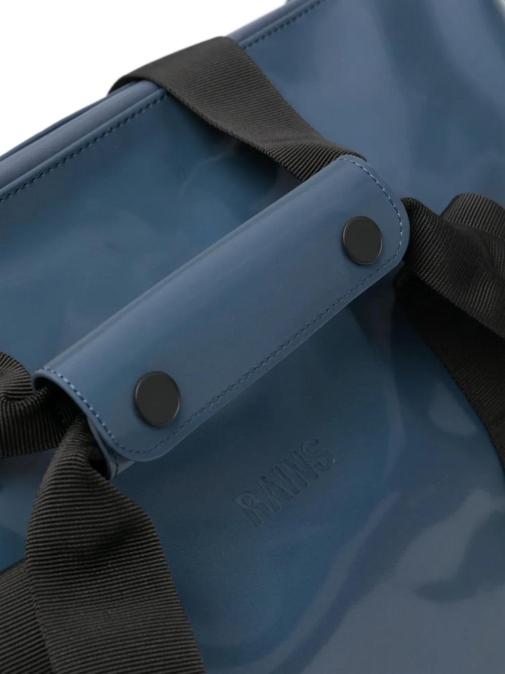 Rains Reistas met logo-reliëf en rits Blauw