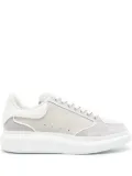 Alexander McQueen Oversized panelled sneakers - Grey